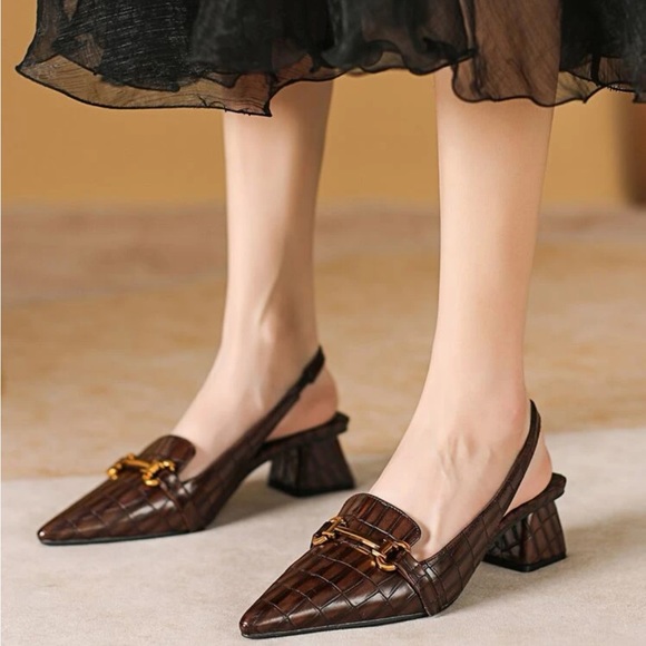 Women's Pointed Toe Mules With Back Strap - Picture 4 of 4